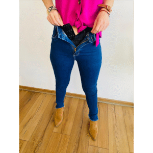 Jeans con Faja incluida.